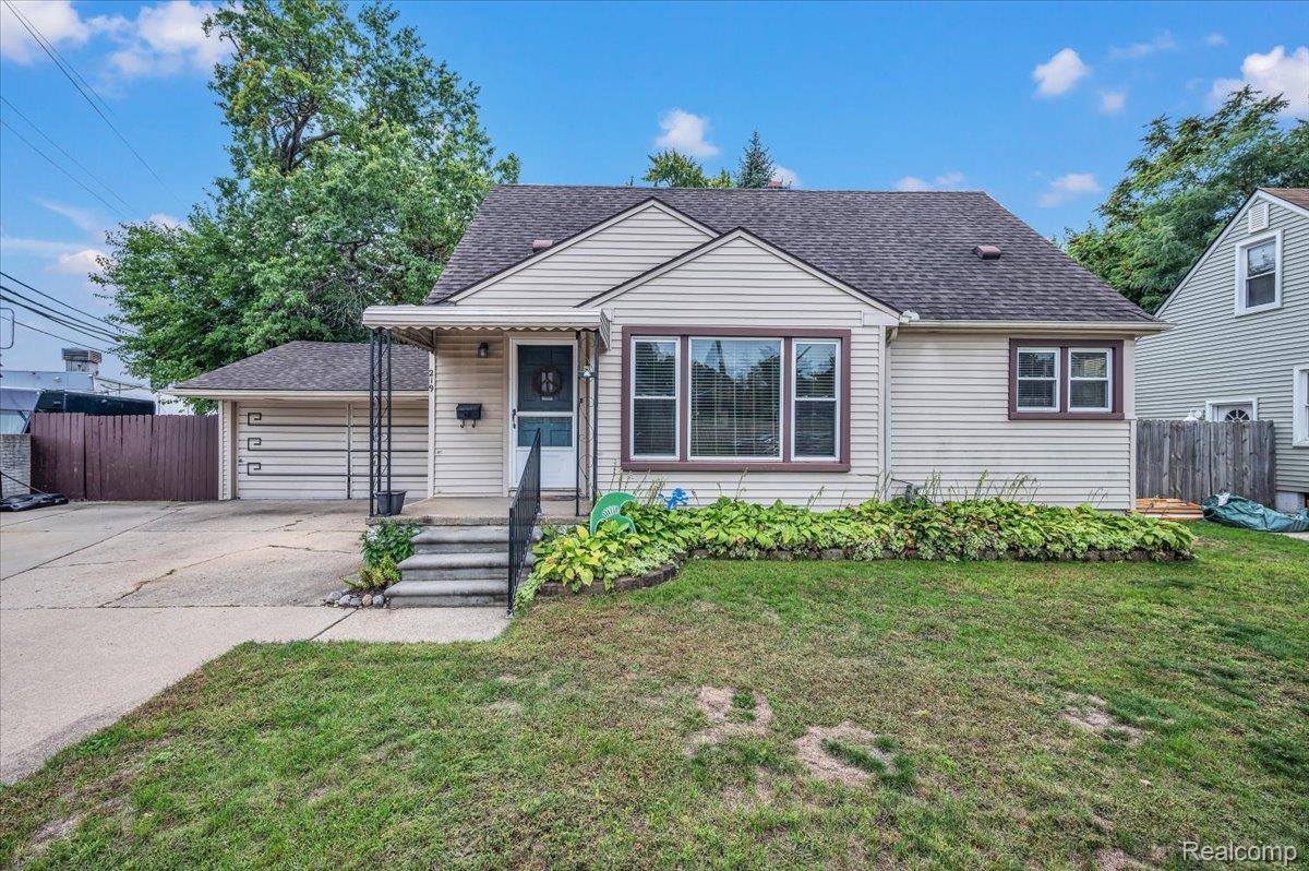 219, Adams, Ferndale, Michigan, 48220