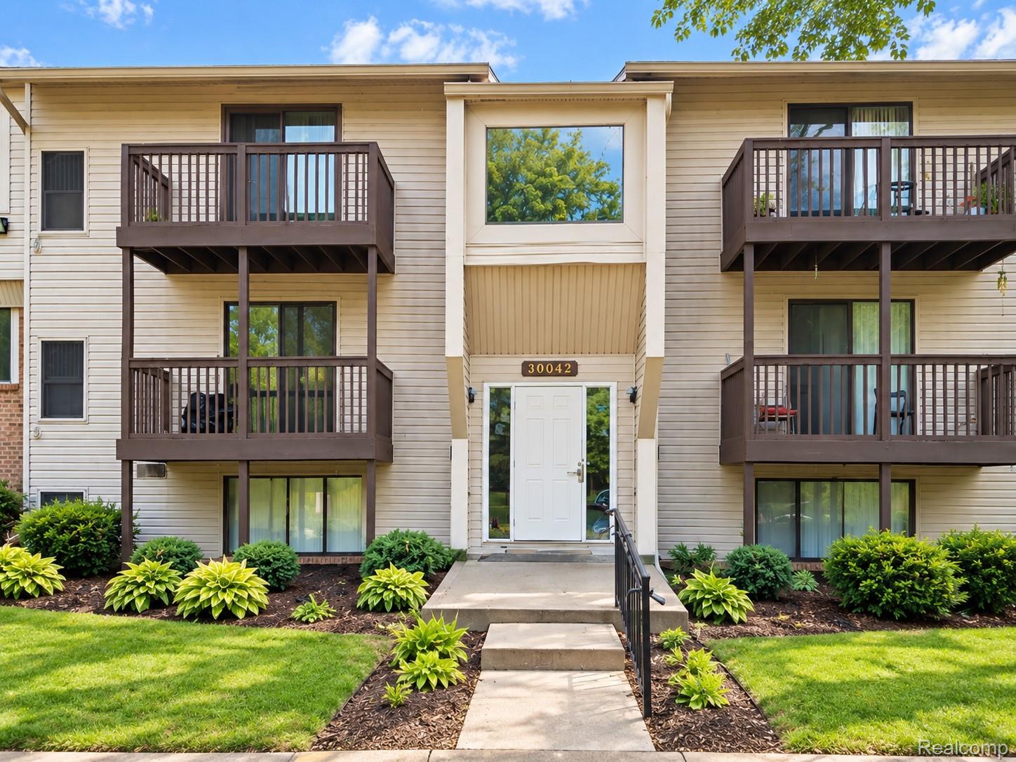 30042, 12 Mile, #50, Farmington Hills, Michigan, 48334