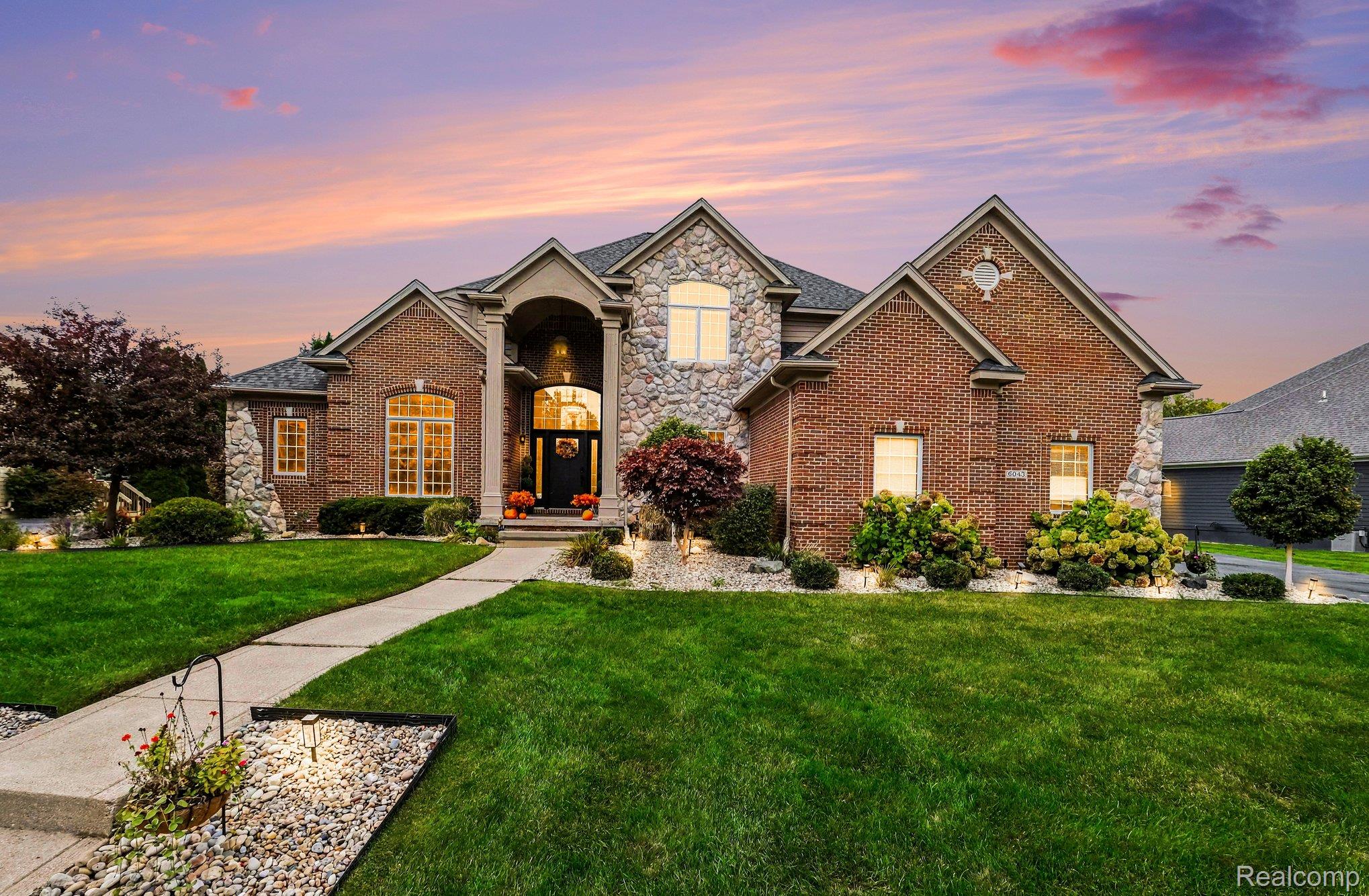 6043 Brookstone LN