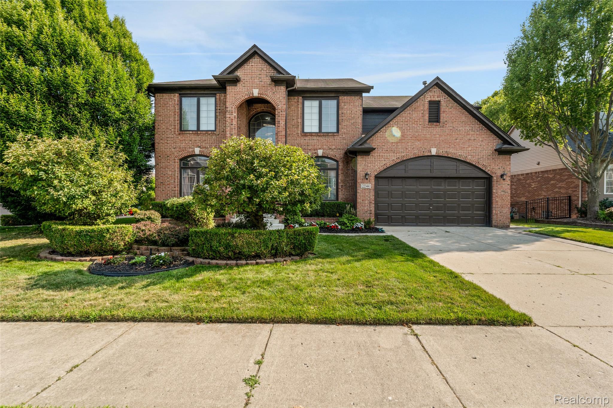 22344 Woodlake DR