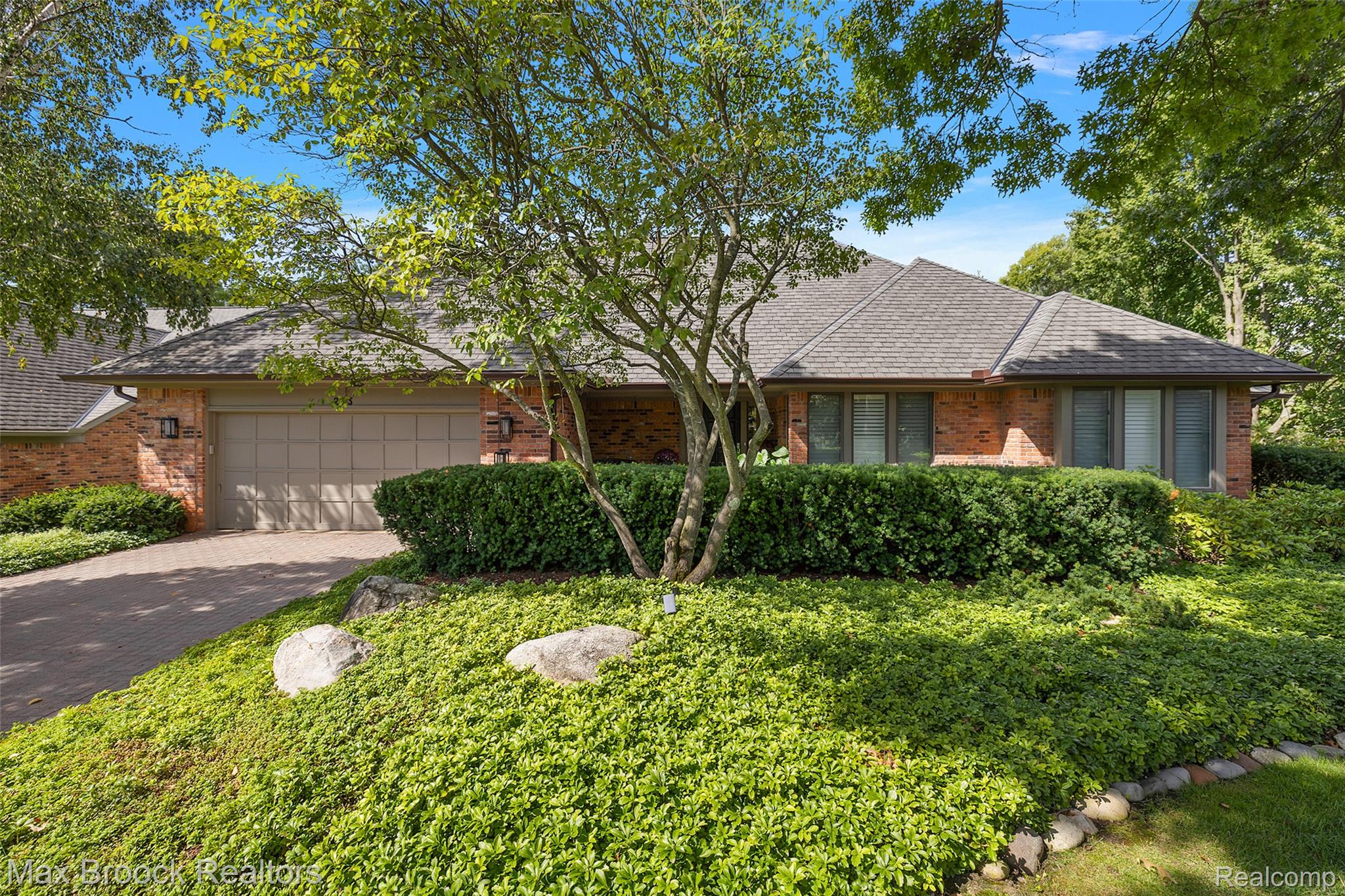 233 Norcliff DR